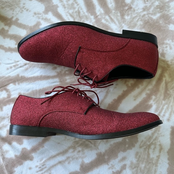 Men’s Red Sparkle Shoes - Picture 3 of 9